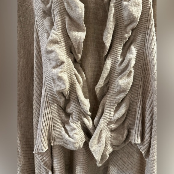 Women's Gray Ruffled Sweater - Picture 3 of 6